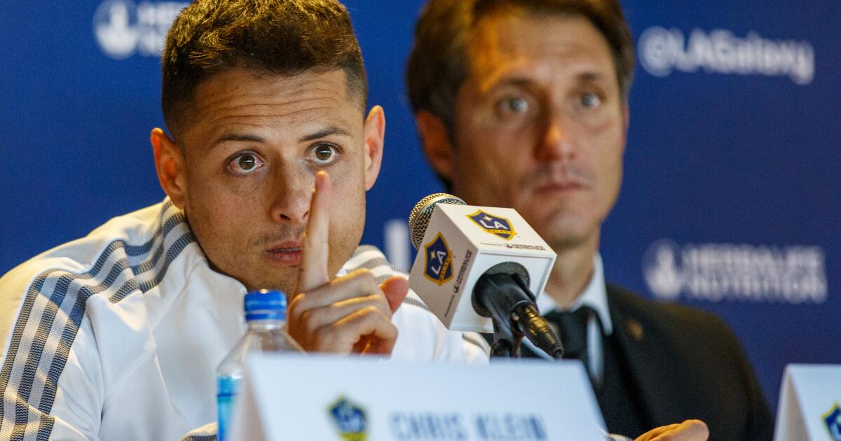 Chicharito: LA Galaxy star's woes put arrival hype in perspective - Sports  Illustrated