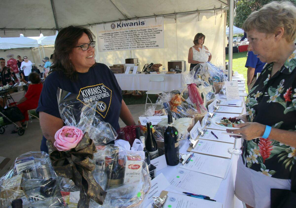 Maureen Bond talks with a guest Sept. 22 at the 17th Annual Wine & Food tasting event, hosted by the Kiwainis Club of La Cañada. After five years as executive director of the Community Center of La Cañada Flintridge, Bond resigned Nov. 7.
