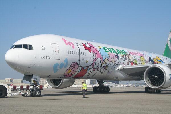 The Hand-in-Hand Hello Kitty Jet is EVA's first Hello Kitty-themed Boeing 777-300ER long-range airplane.