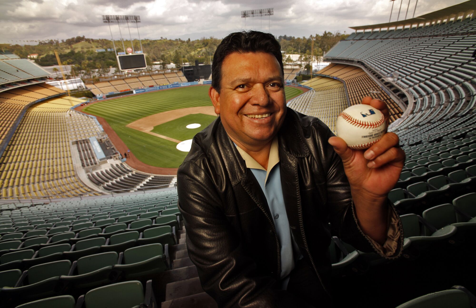 L'ancien lanceur des Dodgers Fernando Valenzuela au Dodger Stadium en 2011.