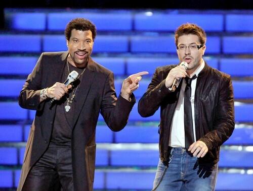 Danny Gokey sings with Lionel Richie