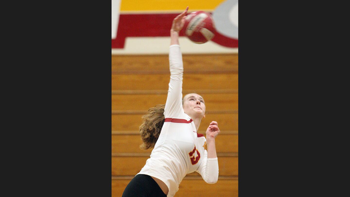 Photo Gallery: La Cañada vs. Glendale in non-league girls' volleyball