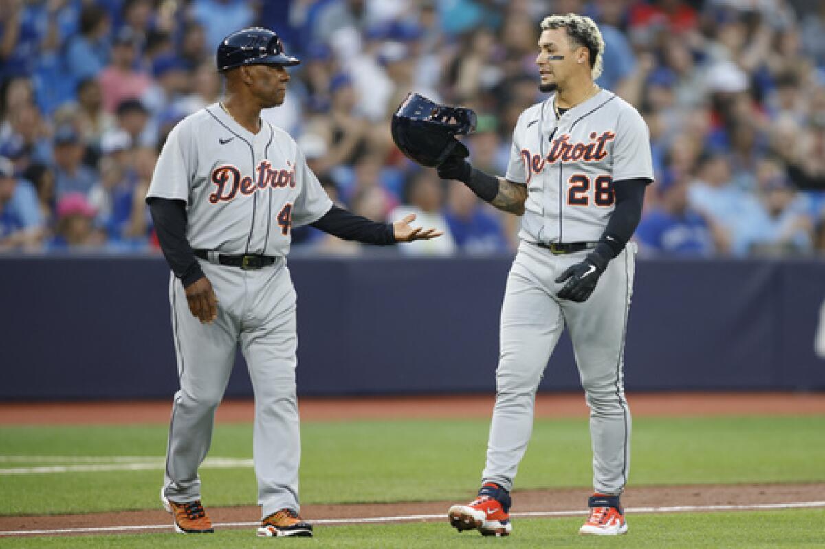 Tigers' Hinch sends 'message' by benching Javier Báez - The San Diego  Union-Tribune