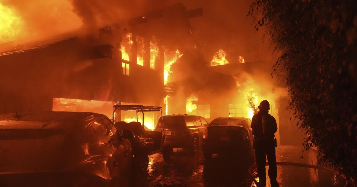 Malibu fires fueled by “unusual, extreme” winds. How long will the dangerous situation last? Malibu fires fueled by “unusual, extreme” winds. How long will the dangerous situation last?