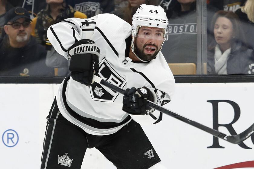 Los Angeles Kings' Nate Thompson during the first period of an NHL hockey game against the Boston Bruins Saturday, Feb. 9, 2019, in Boston. (AP Photo/Winslow Townson)