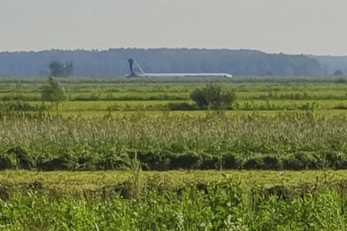A Russian Ural Airlines' A321 plane made an emergency landing in a cornfield near Ramenskoye, outside Moscow.