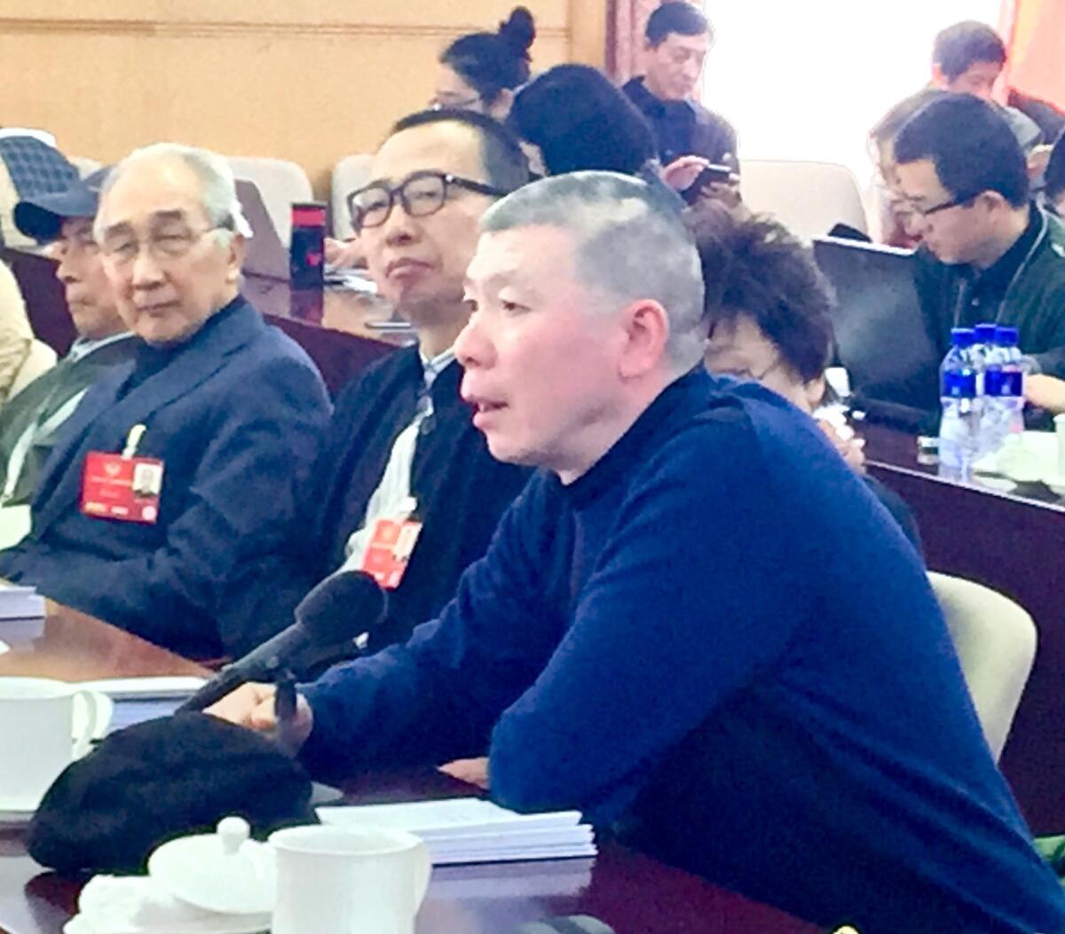 Director Feng Xiaogang addresses fellow delegates to the Chinese People's Political Consultative Conference in Beijing.