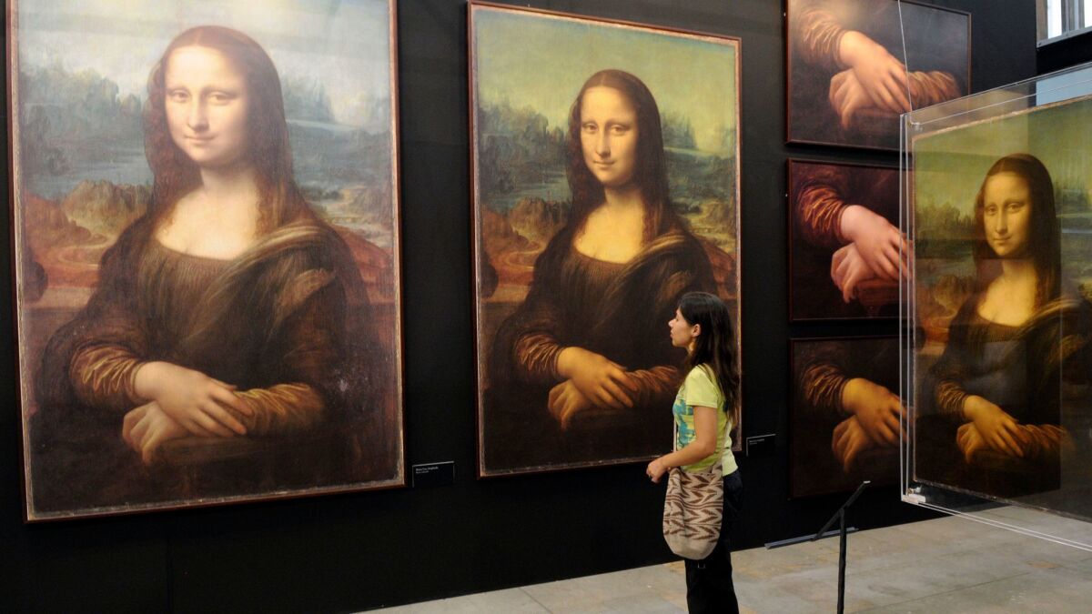 Replicas of Da Vinci's famous painting the Mona Lisa in Colombia in 2009.