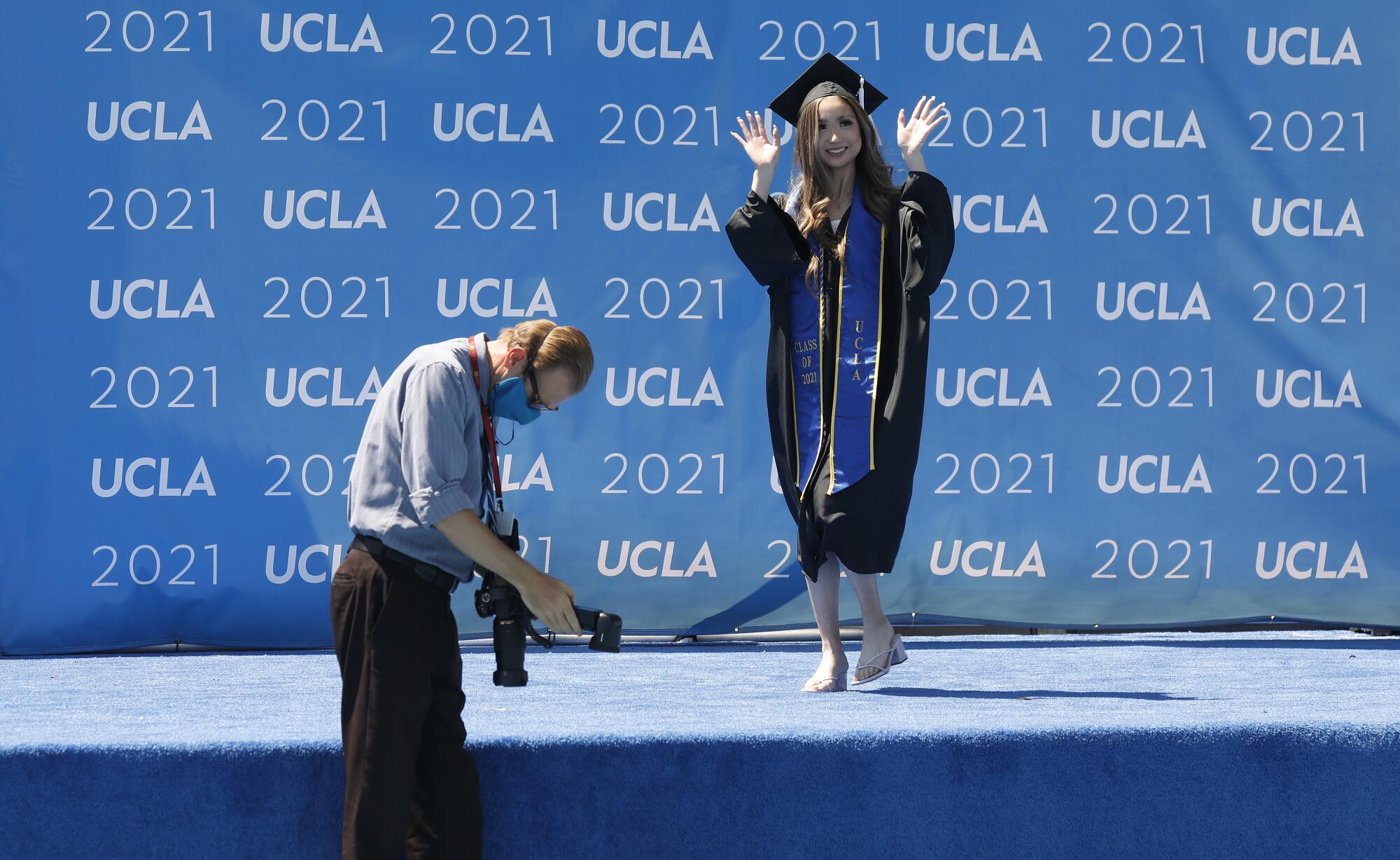 In this COVID-19 year, UCLA students return for graduation - Los Angeles Times In this COVID-19 year, UCLA students return for graduation - Los Angeles Times