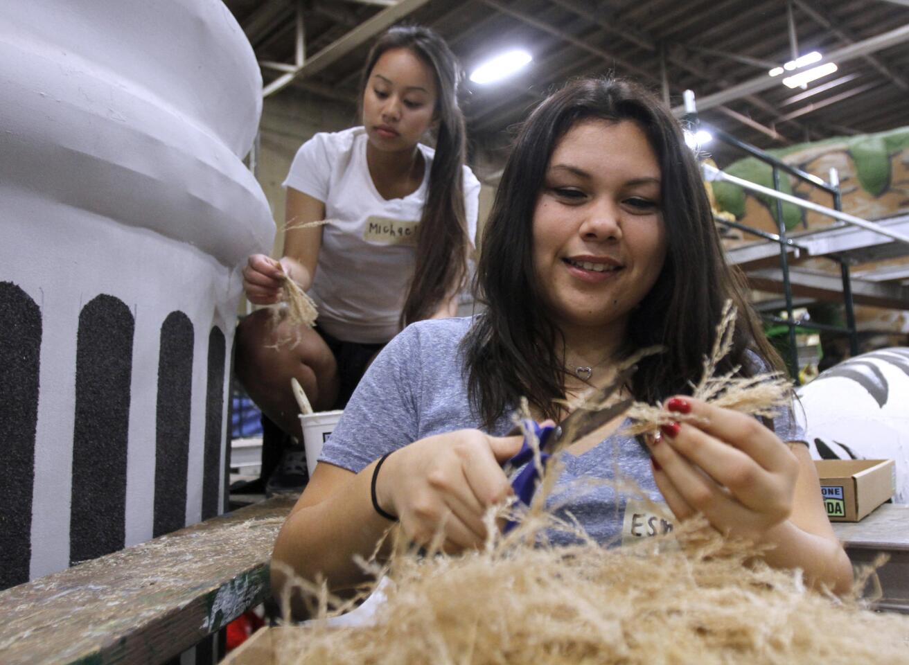 Photo Gallery: Glendale float volunteers in full swing