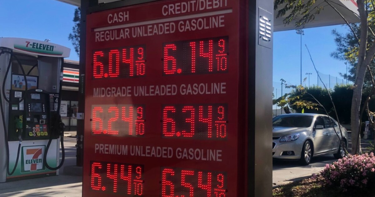 Les prix du gaz en Californie sont en baisse.  Est-ce que ça va durer ?