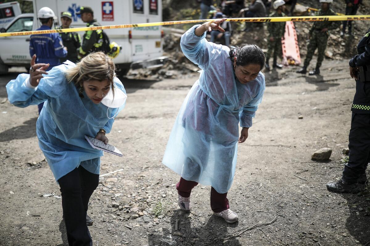 Equipos forenses llegan a la mina de carbón tras mortal explosión en Cucunubá, Colombia, 