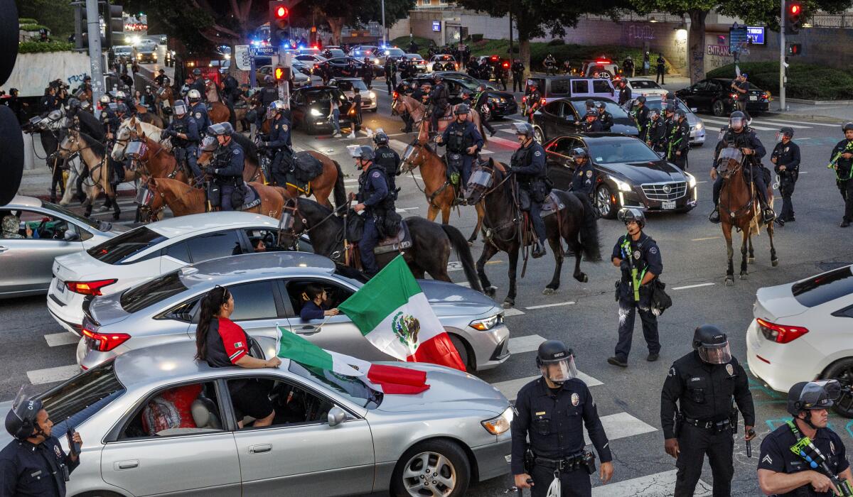 Driver encounters LAPD along with mounted police