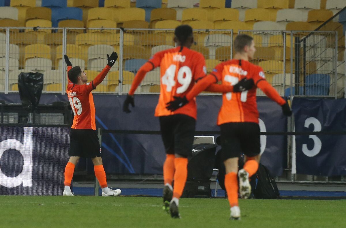 Shakhtar's Manor Solomon celebrates after scoring his side's second goal during the Champions League, Group B, soccer match between Shakhtar Donetsk and Real Madrid at the Olimpiyskiy Stadium in Kyiv, Ukraine, Tuesday, Dec. 1, 2020. (AP Photo/Efrem Lukatsky)