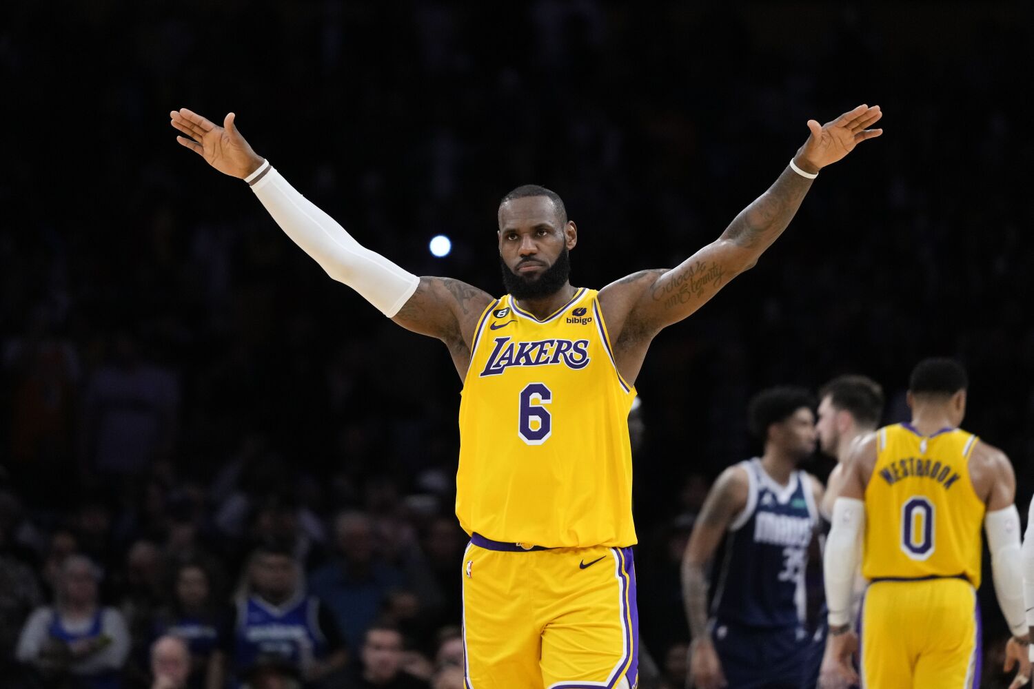 Column: LeBron James does his best to show restraint as frustrating Lakers season continues