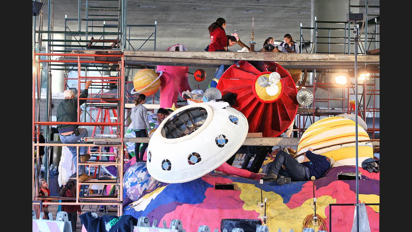 Photo Gallery: La Cañada Flintridge Rose Parade float decorating