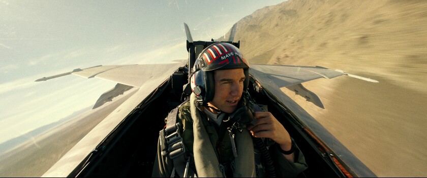 En esta imagen difundida por Paramount Pictures, Tom Cruise como el capitán Pete "Maverick" Mitchell en "Top Gun: Maverick"