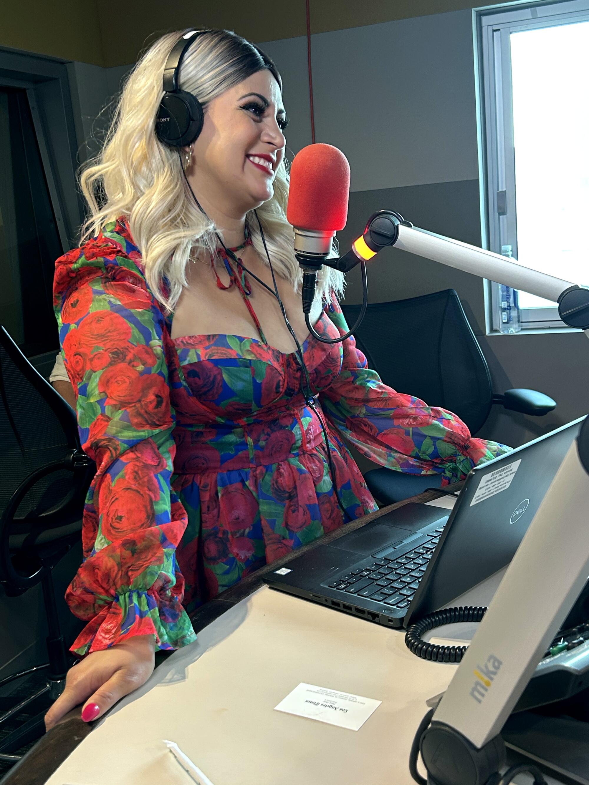 Ella fue copresentadora del programa de radio.