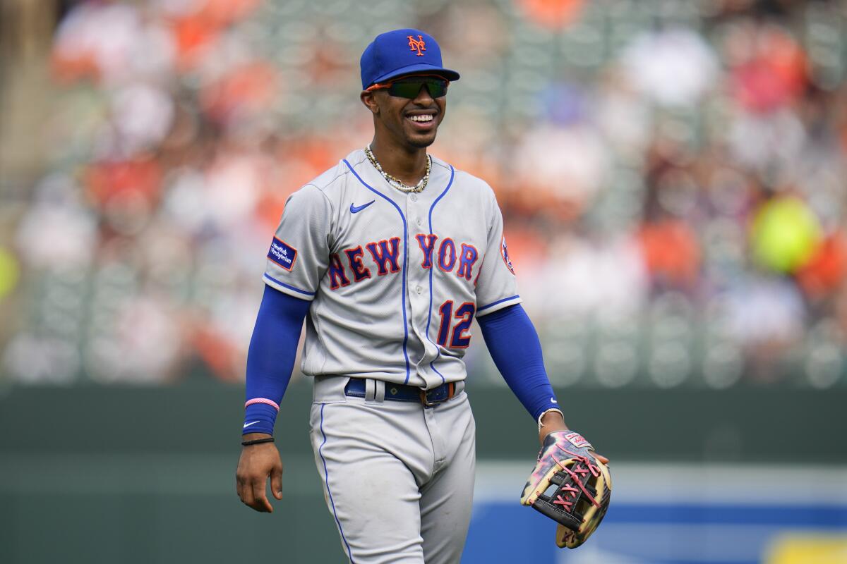 New York Mets shortstop Francisco Lindor runs to cover second base