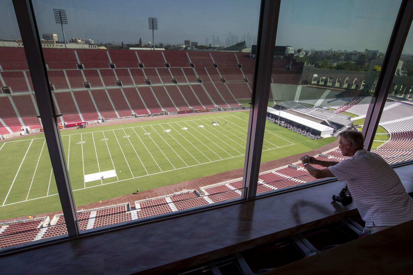 USC hopes to have team worthy of playing in dazzling Coliseum - Los ...