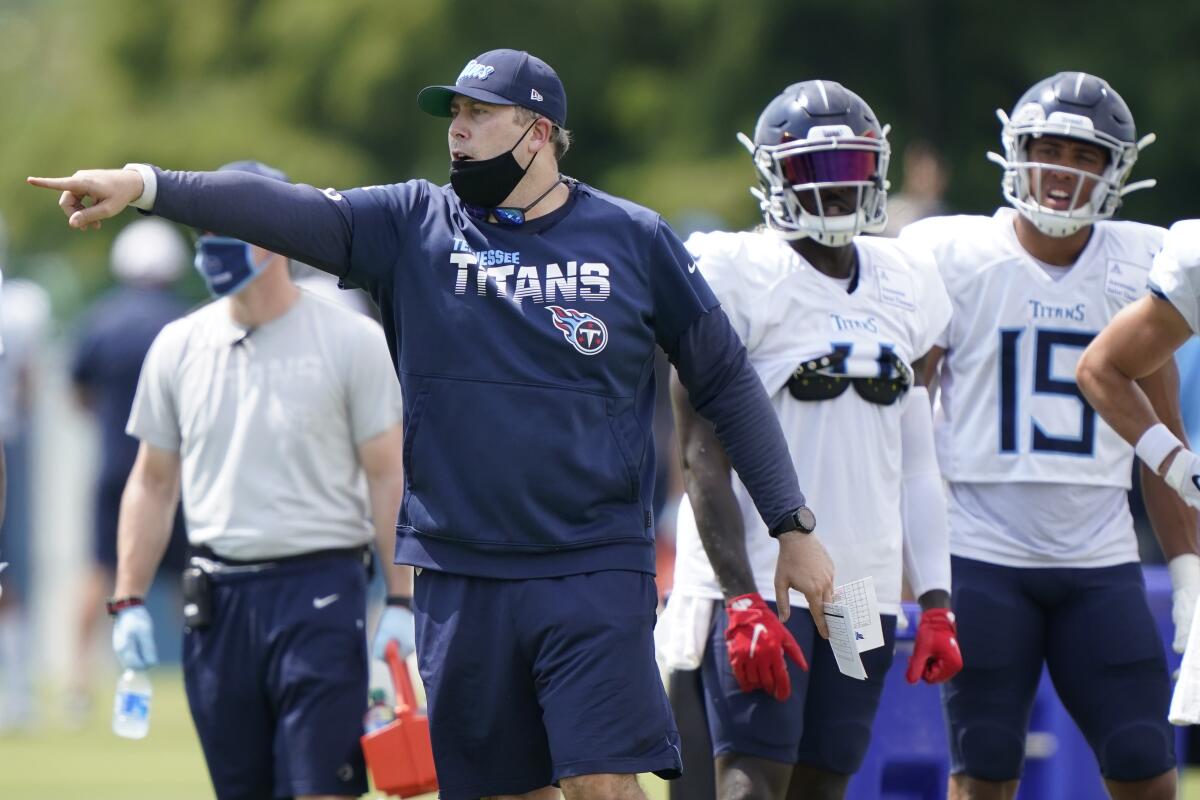 Tennessee Titans offensive coordinator Arthur Smith directs players during training camp.