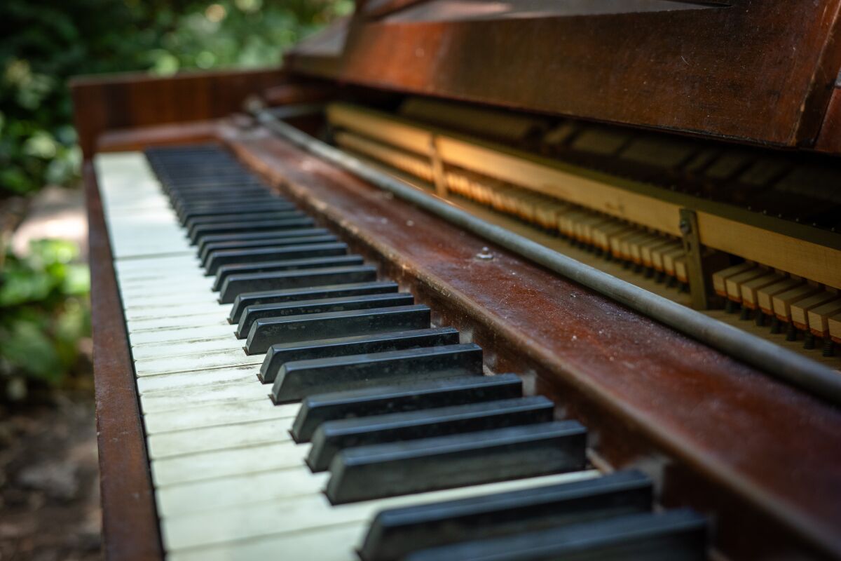 A piano outdoors.