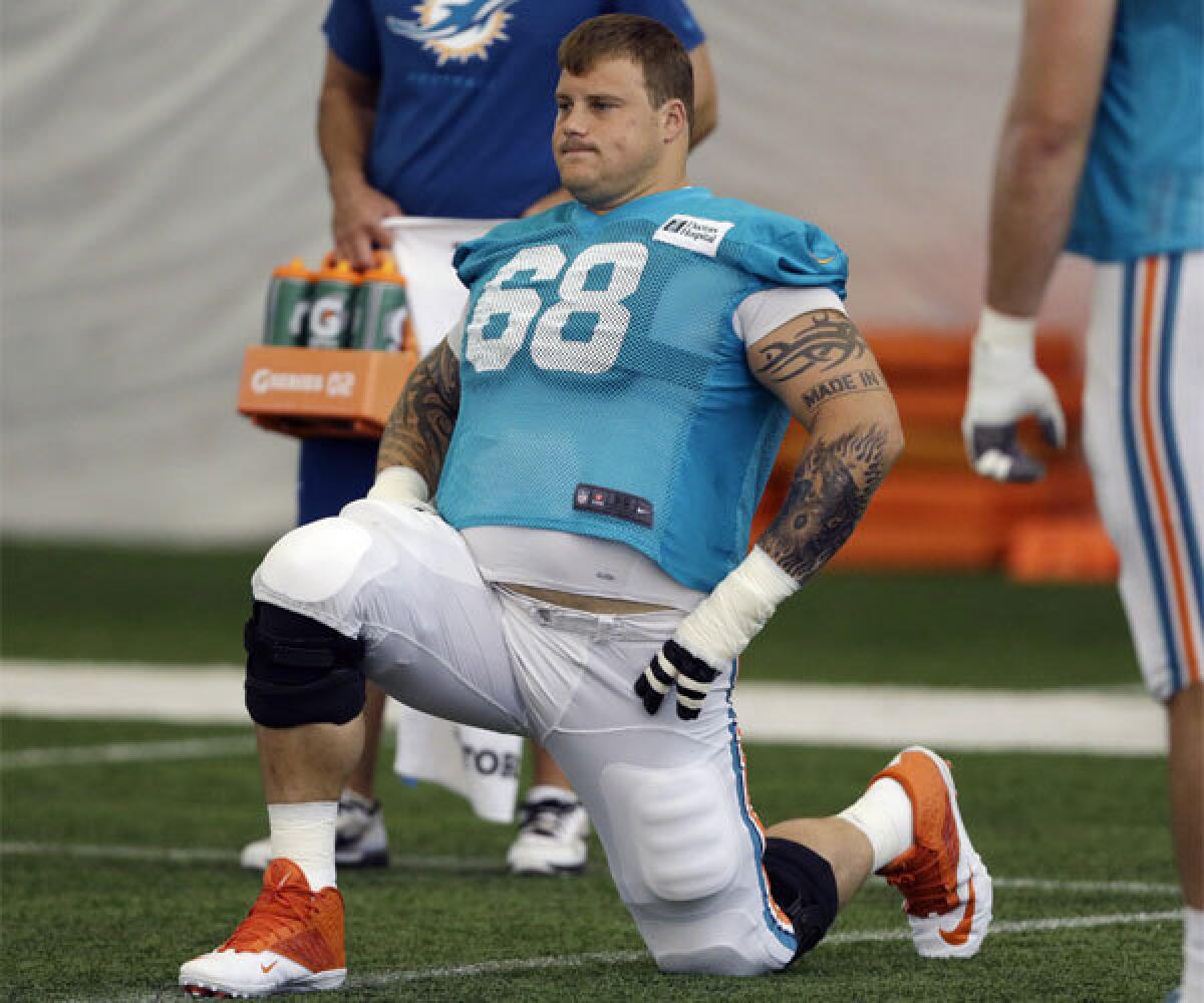 Free agent Richie Incognito says he wants to return to the Miami Dolphins, even after last year's bullying scandal.
