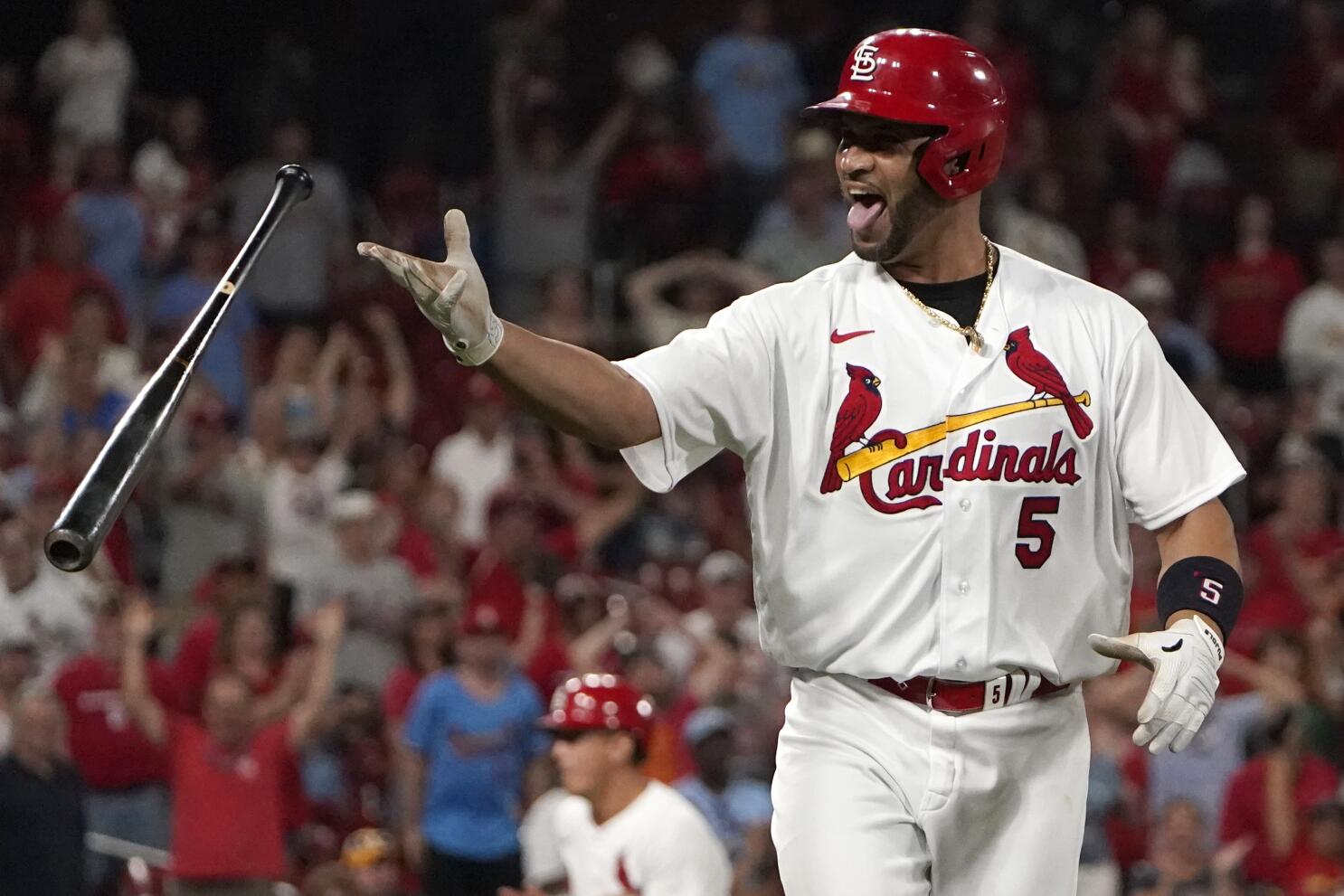 Cardinals reliever Gallegos gets wiped down by umpire after using