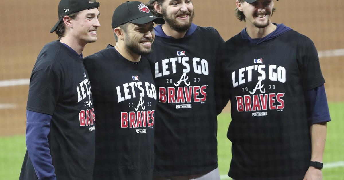 World Series: How Travis d'Arnaud manages Braves pitching chaos