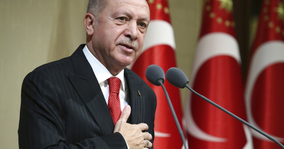 Türkler eşi görülmemiş ikinci tur yarışında cumhurbaşkanını seçiyor