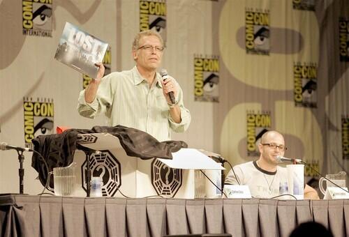 "Lost" executive producers Carlton Cuse and Damon Lindeloff hand out prizes