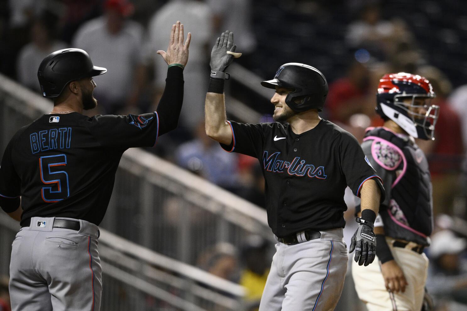 Hampson's 2-run HR caps 11th inning rally and sends Marlins past