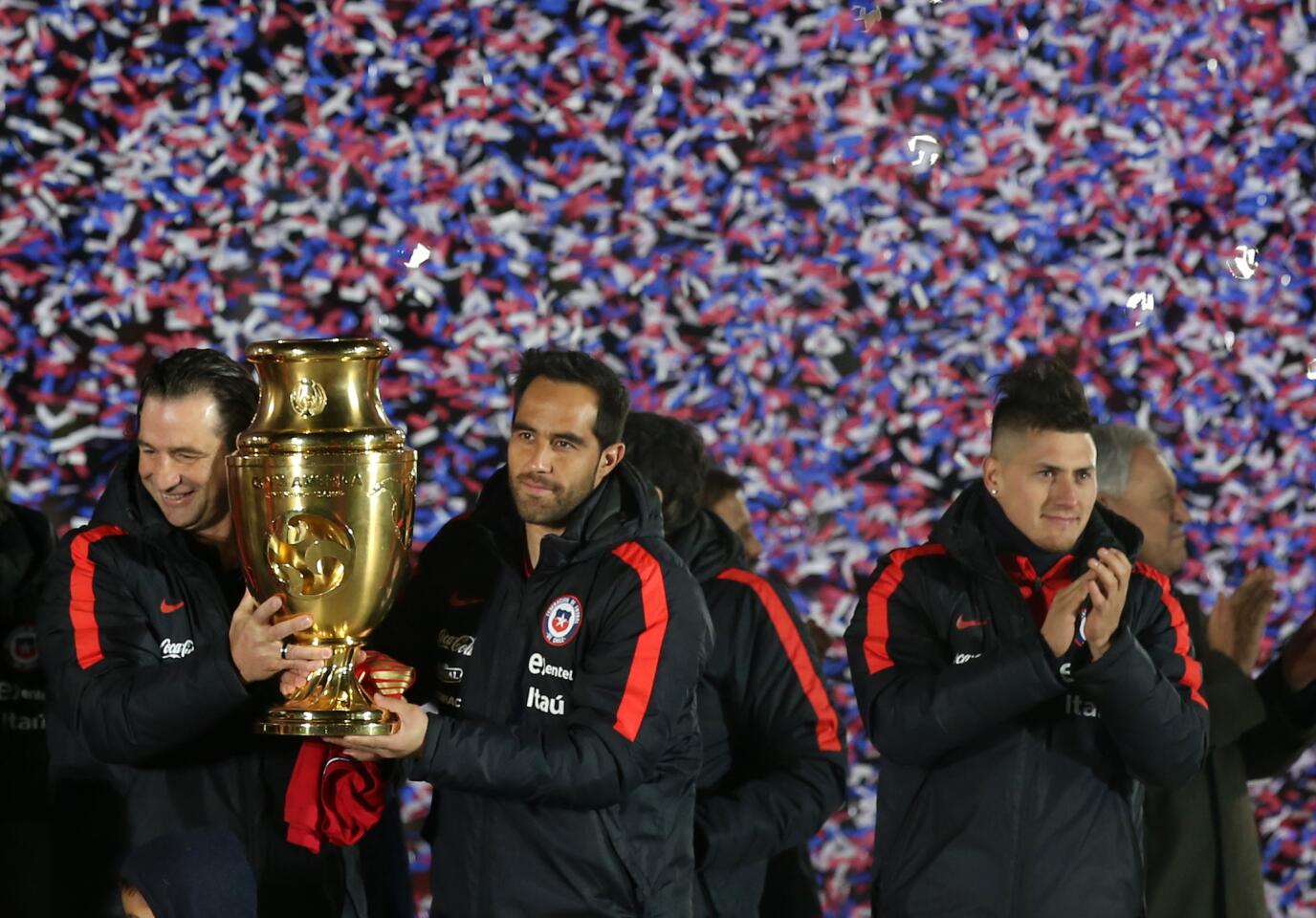 Chile festeja en casa