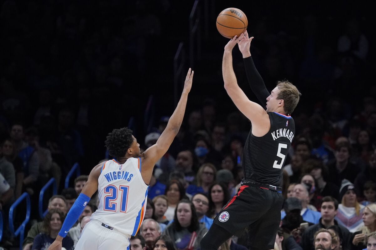 The Clippers' Luke Kennard shoots over the Thunder's Aaron Wiggins on Dec. 18, 2021.