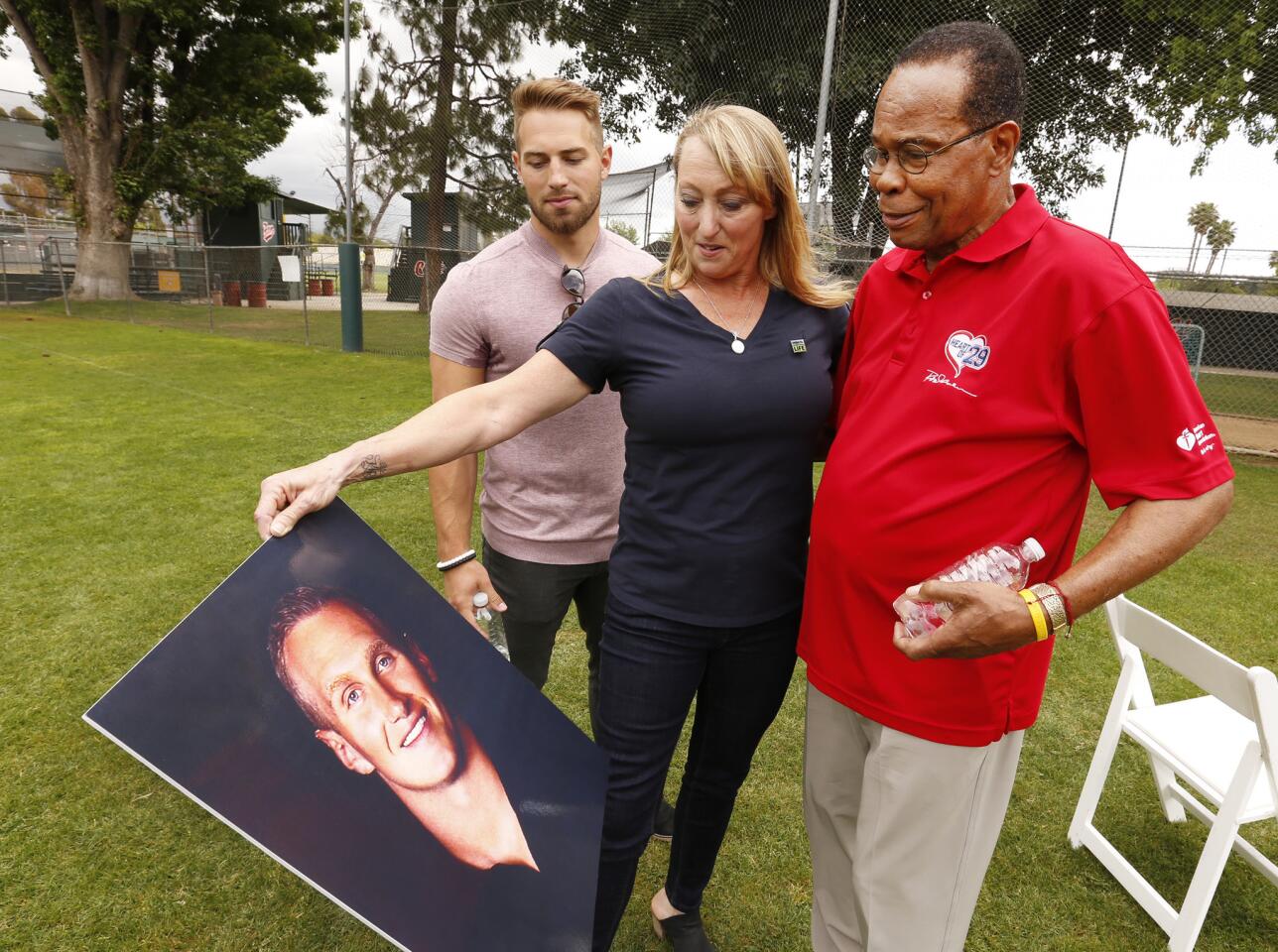 Rod Carew and Konrad Reuland's family meet to raise awareness for organ  donation - Los Angeles Times