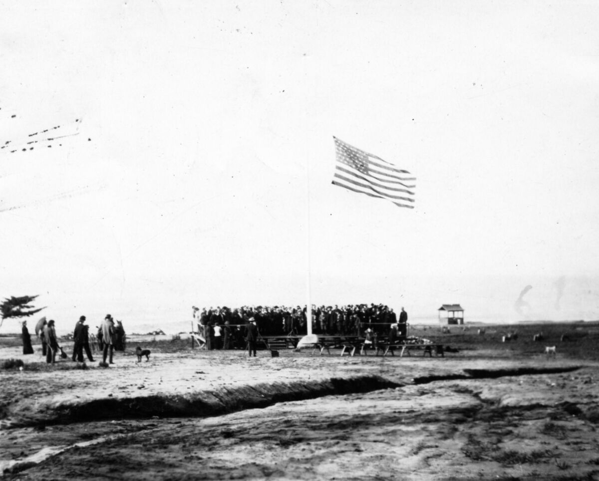 The Abraham Lincoln Centennial Memorial flagstaff is celebrated in La Jolla in 1909.