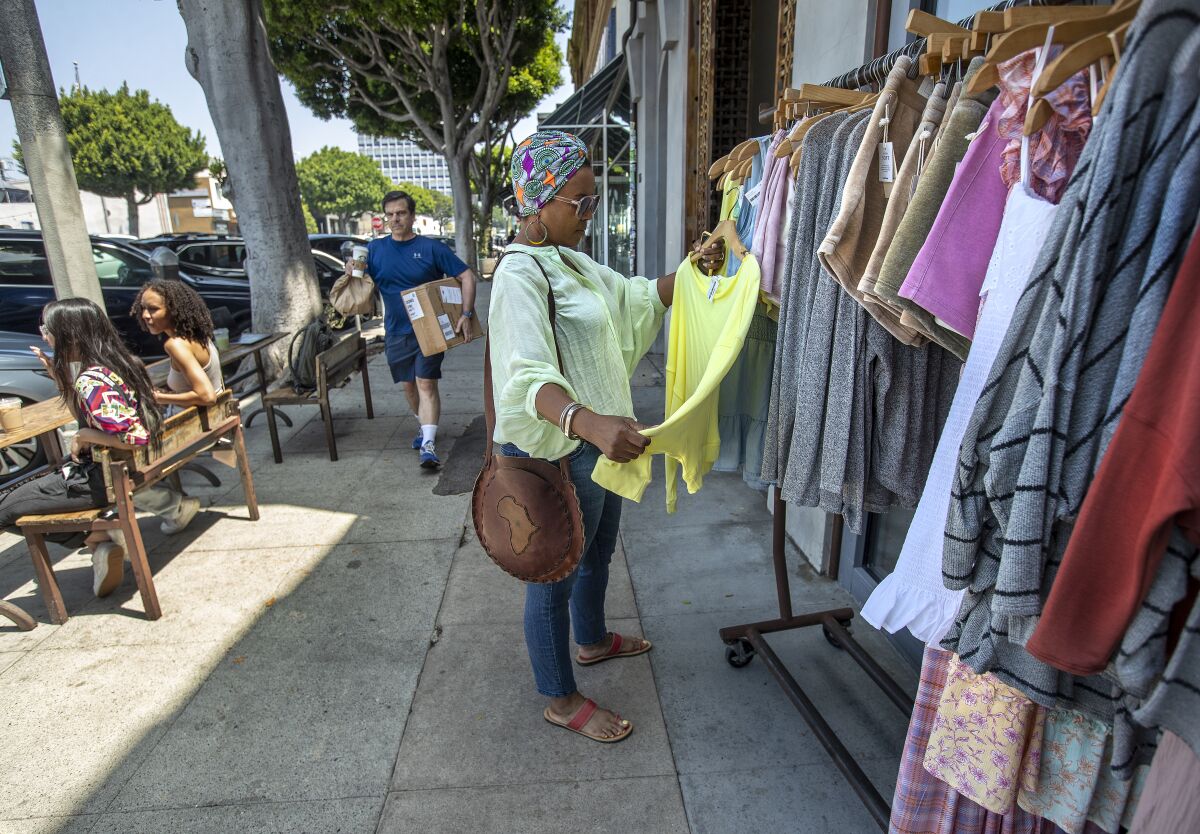 Retail Sales Up 1 In June Easing Fears Of A Recession Los Angeles Times Retail Sales Up 1 In June Easing Fears Of A Recession Los Angeles Times