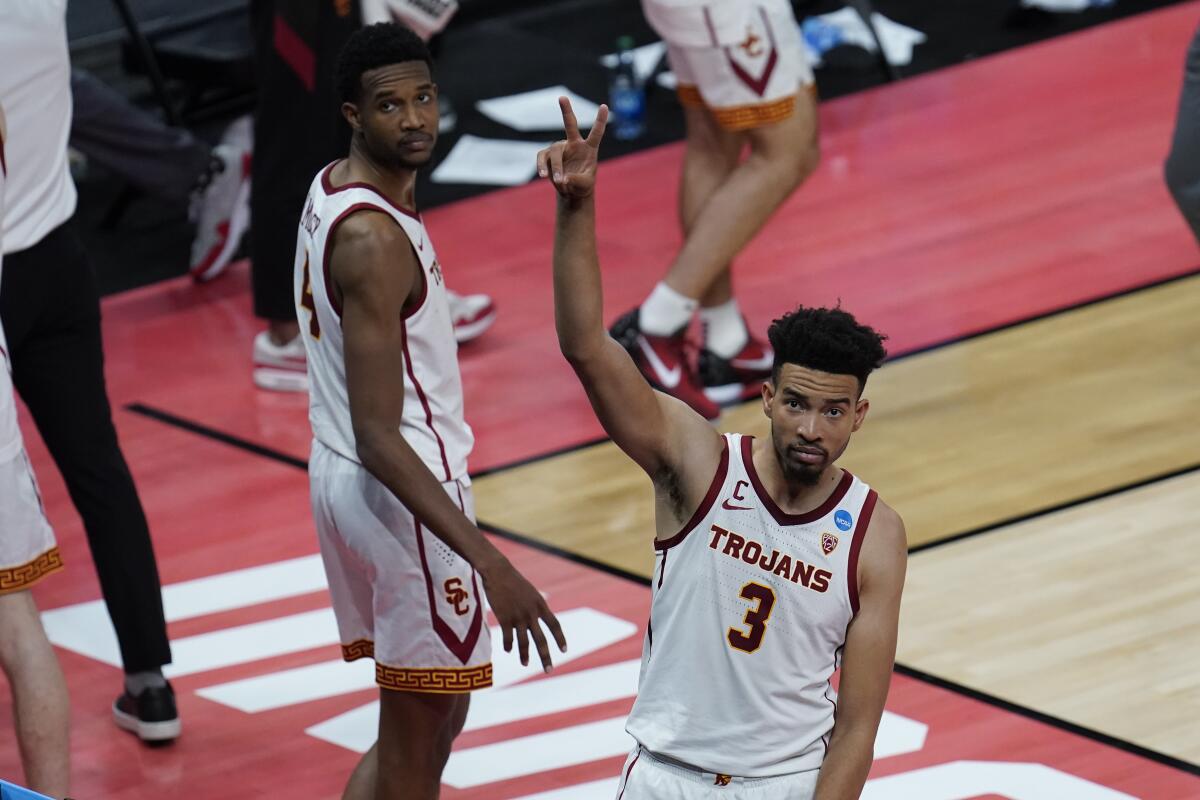 USC's Isaiah Mobley (3) acknowledges fans after the Trojans beat Drake on March 20, 2021. Brother Evan is at left.