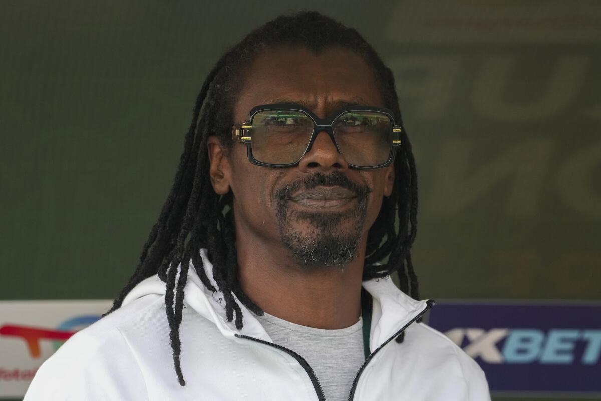 El técnico de Senegal Aliou Ciss 