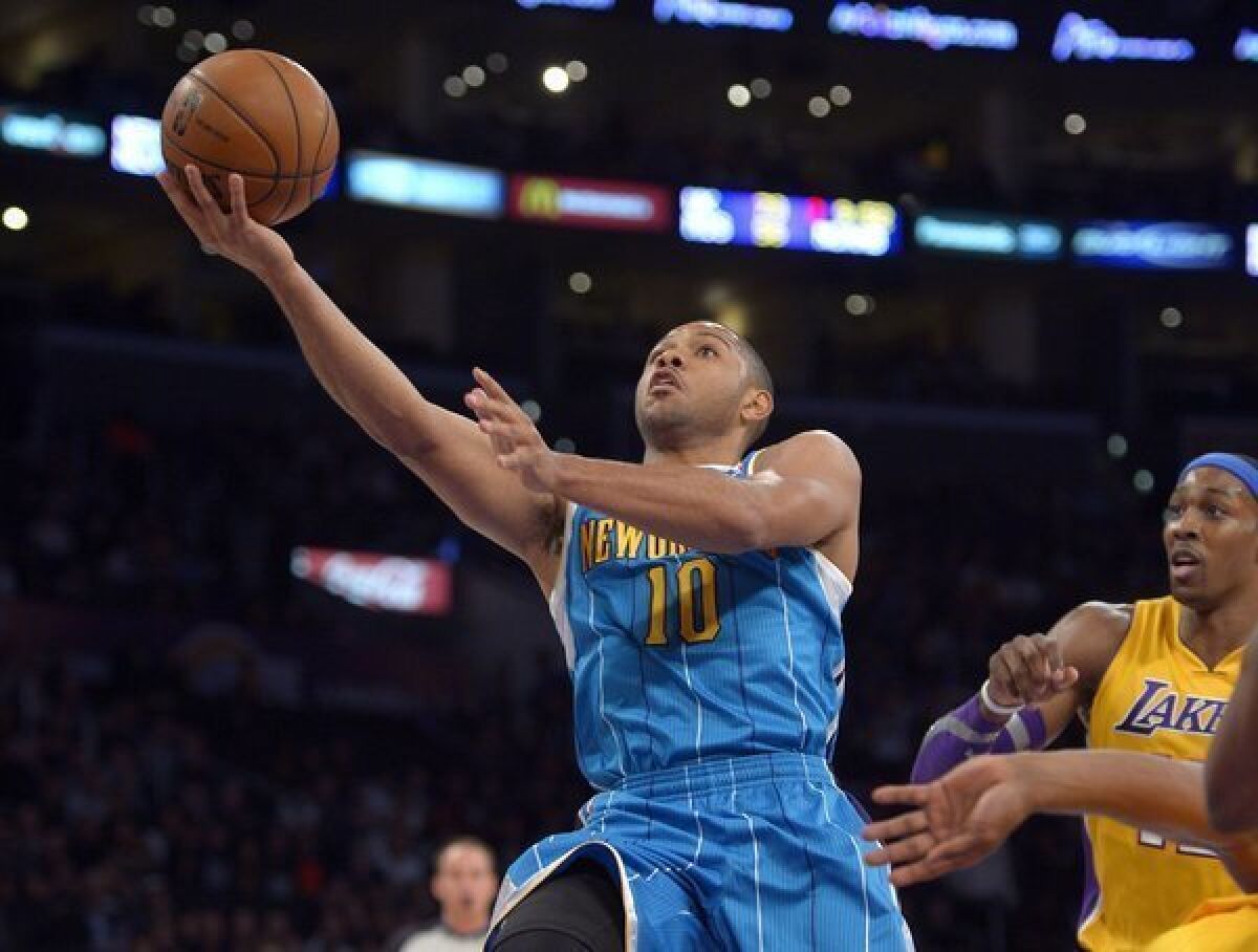 Hornets guard Eric Gordon goes up for a layup against the Lakers.