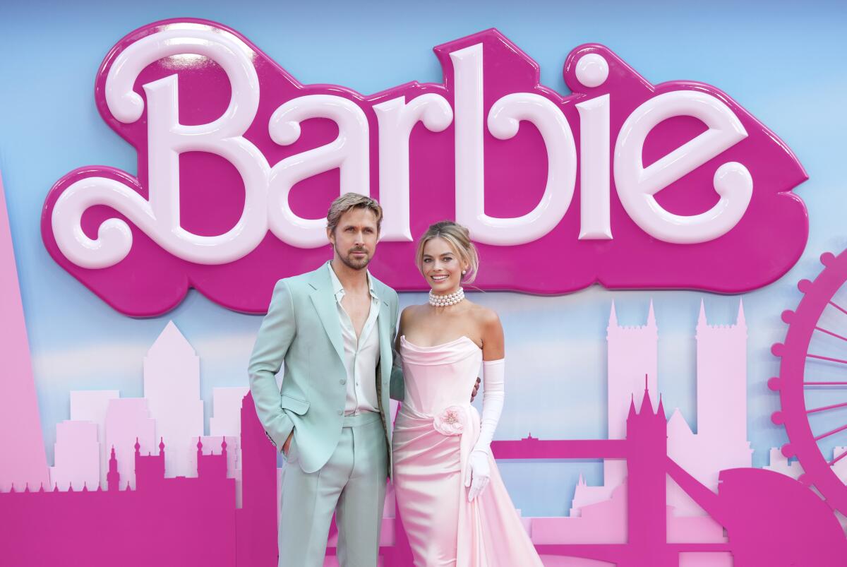 Barbie” encabeza nominaciones a los Globos de Oro seguida de cerca por  “Oppenheimer” - San Diego Union-Tribune en Español