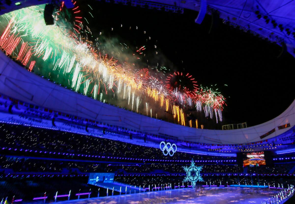 Espectáculo de fuegos artificiales al final de la ceremonia 