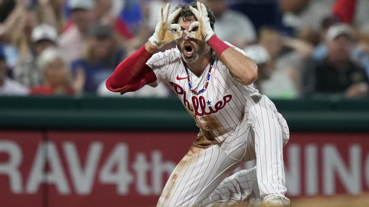 Phillies allow six runs in the eighth, lose 7-2 to rival Braves