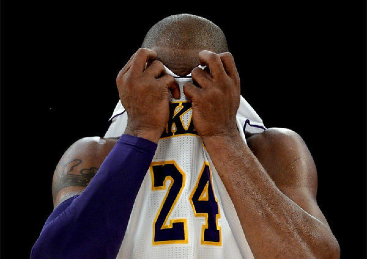 Kobe Bryant and the Lakers fall to 9-12 on the season