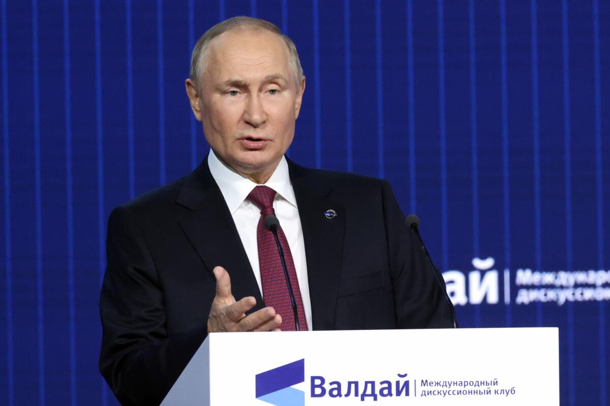 El presidente ruso, Vladimir Putin, habla en la sesión plenaria 