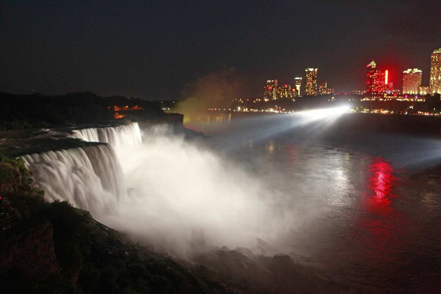 High wire act over Niagara Falls