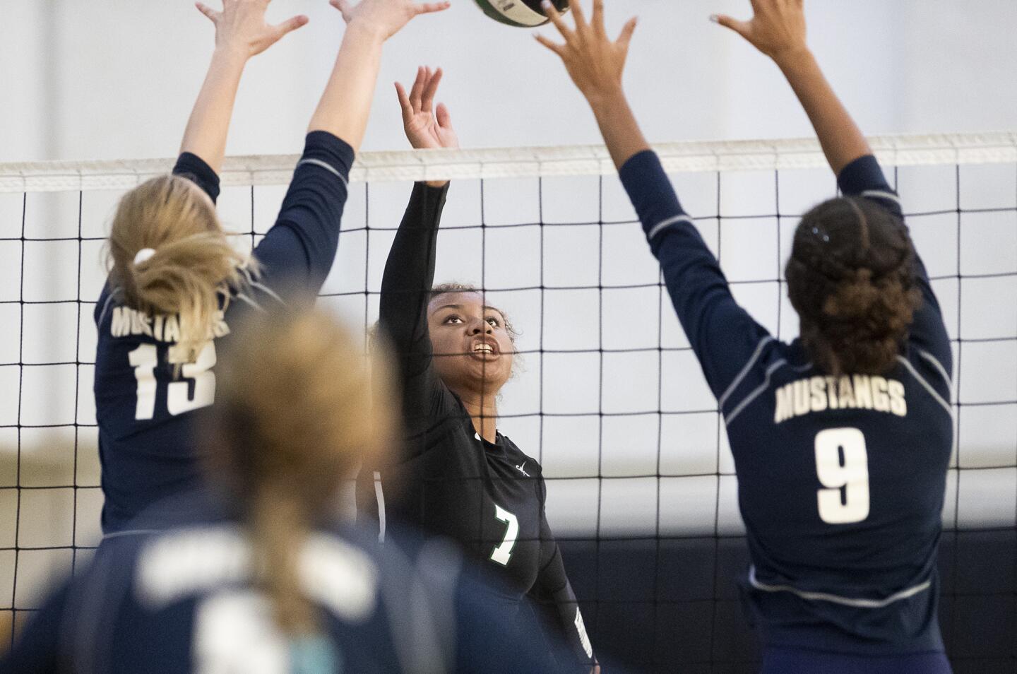 Photo gallery: Sage Hill vs. Trabuco Hills in girls’ volleyball