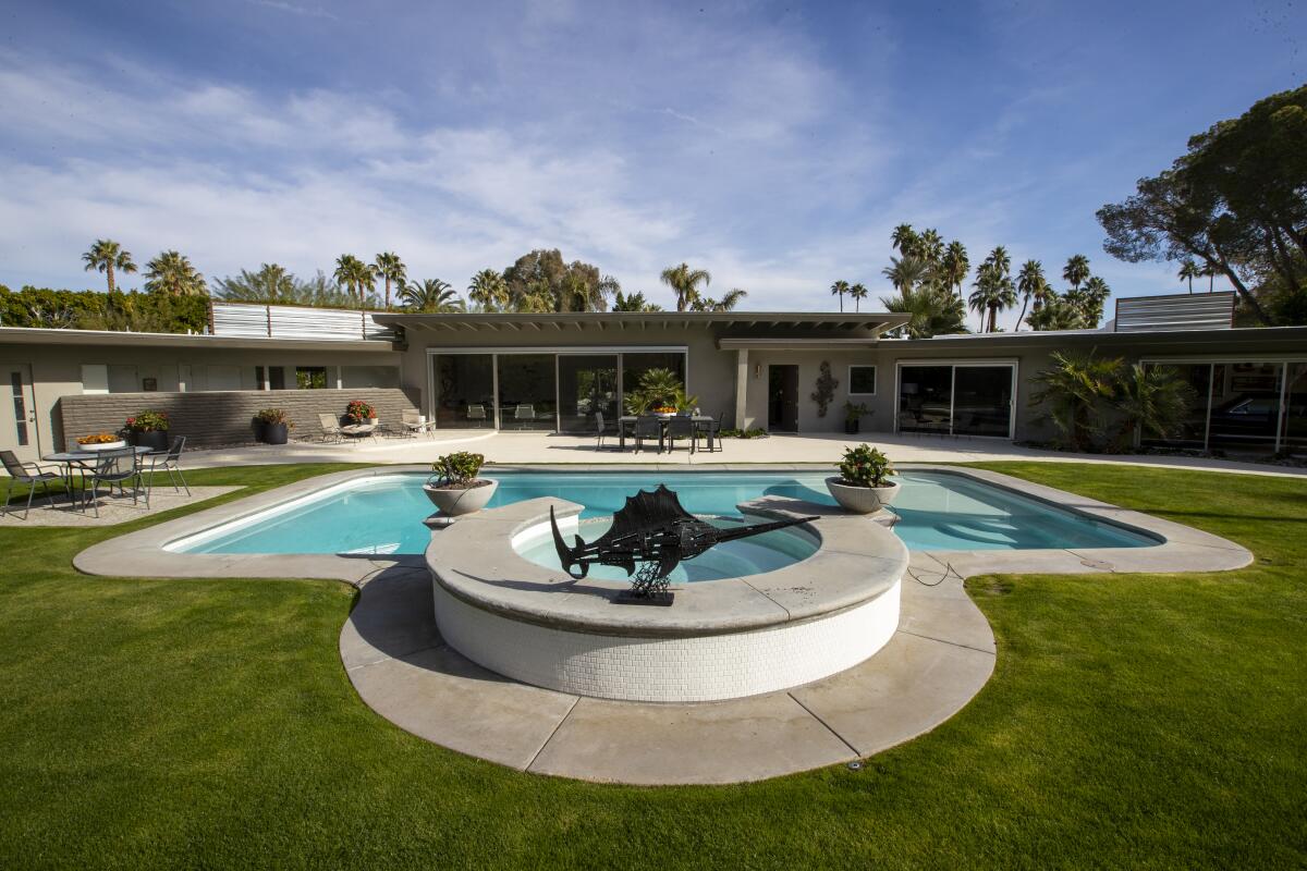 J.R. Roberts’ 1952 midcentury modern home, formerly owned by Lawrence Welk