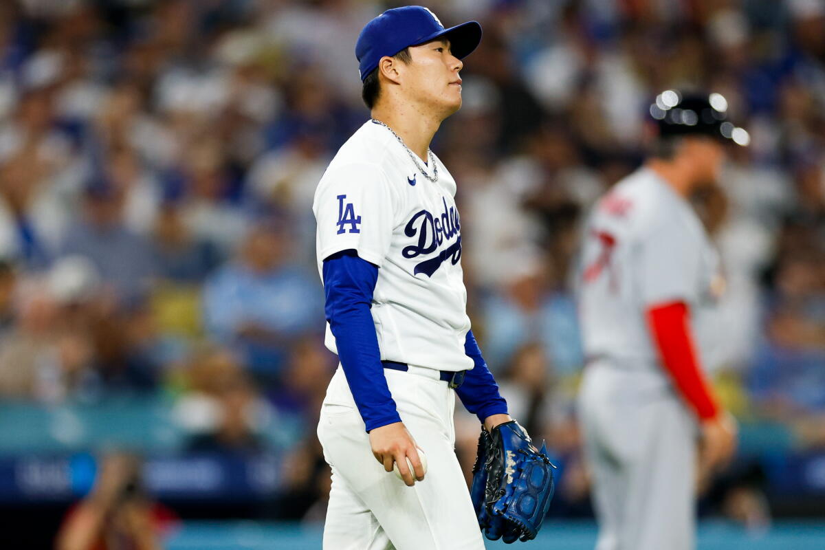 Dave Roberts says things don’t look right with Shohei Ohtani, who strikes out four times in loss Dave Roberts says things don’t look right with Shohei Ohtani, who strikes out four times in loss