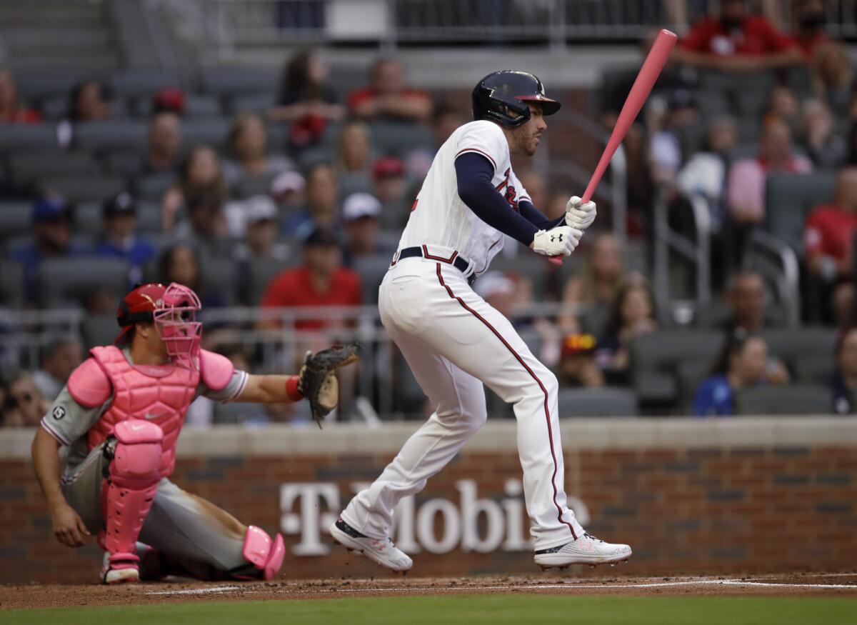 Phillies fan in Atlanta gave Freddie Freeman home run ball to Braves fan